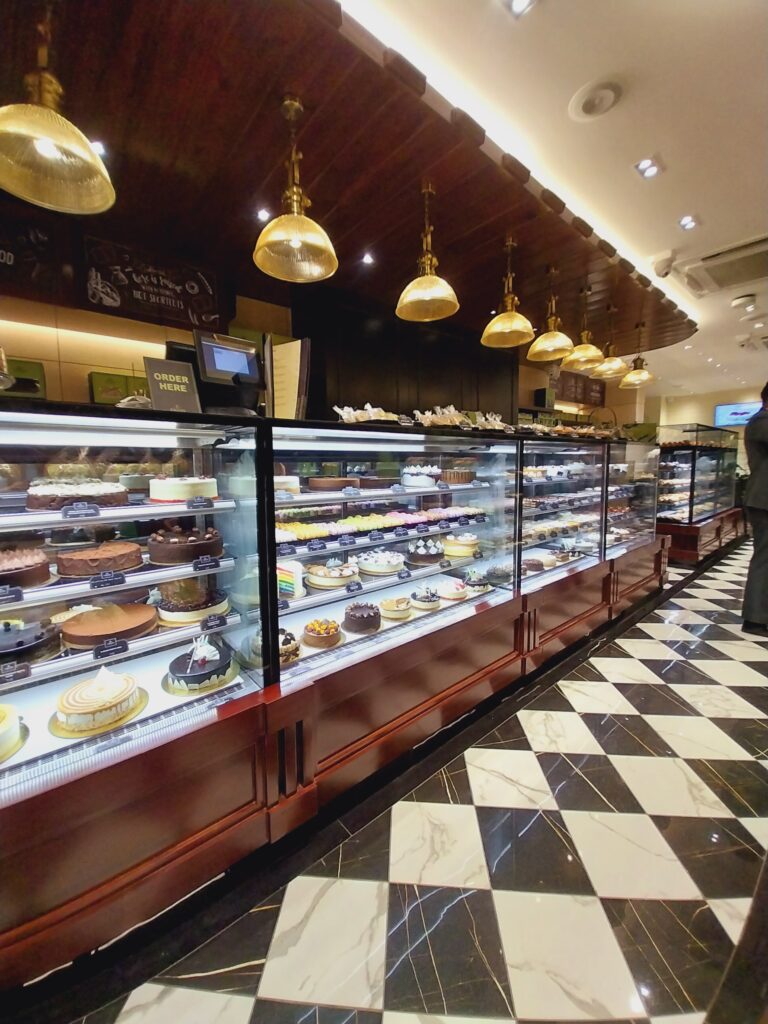 CAKE DISPLAY COUNTER