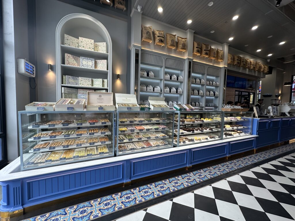 Bakery display counter